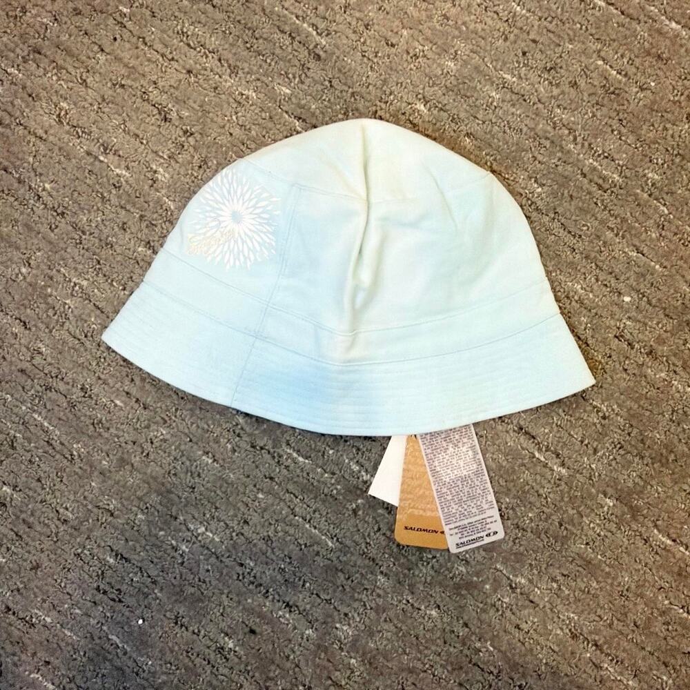 The cutest blue beachy reversible bucket hat - vintage y2k NWT